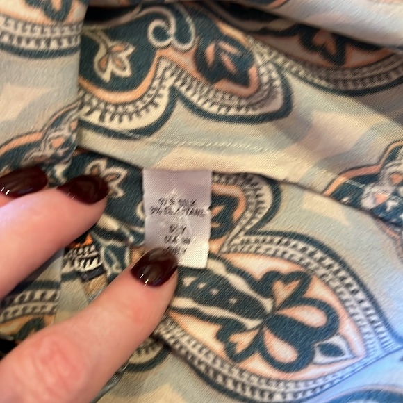 Craig Taylor 💯silk blouse. Gorgeous print in silver, blue, white. Keyhole neck - Picture 7 of 13